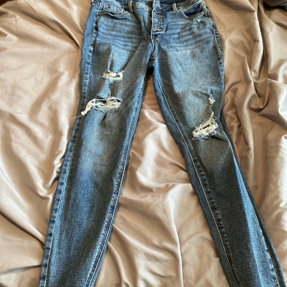 Blue ripped skinny jeans